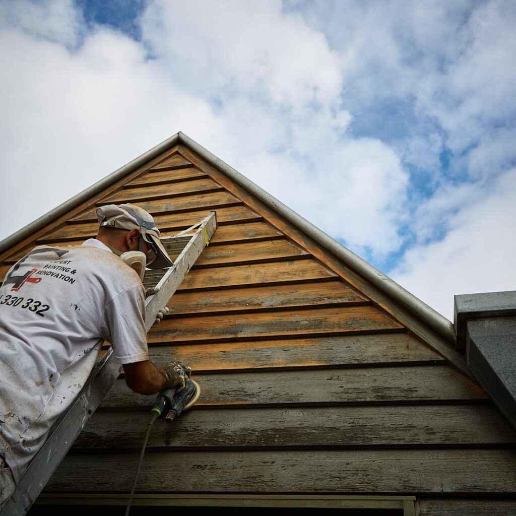 Painting a Weatherboard Home
